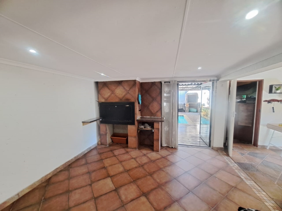 3 Bedroom Property for Sale in Safari Gardens North West